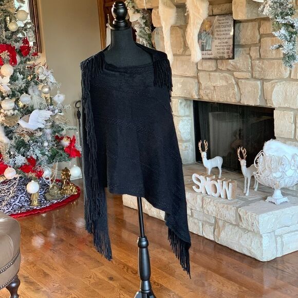 New Raih Black Fringe‎ Poncho - Picture 4 of 7